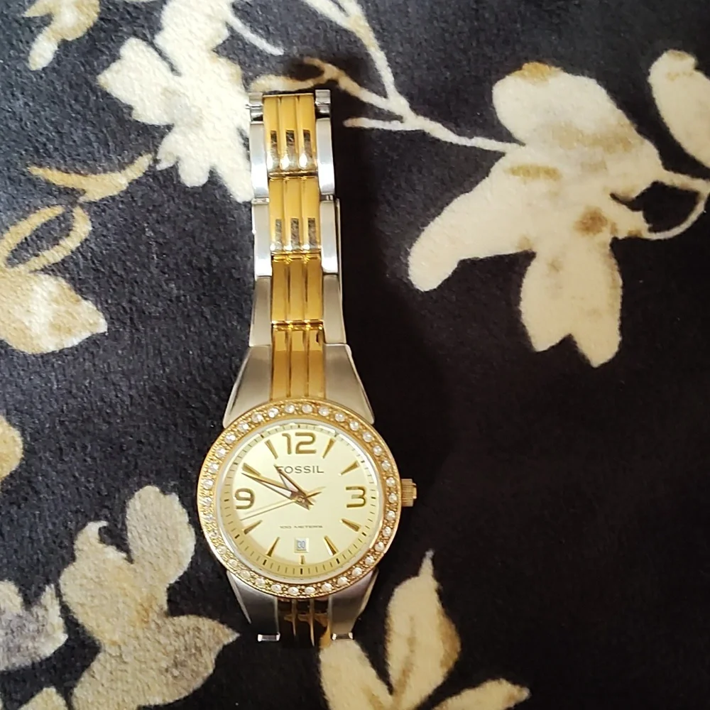 Hp🎯🥳🎉🕺💃Fossil blue rose gold and silver women's watch